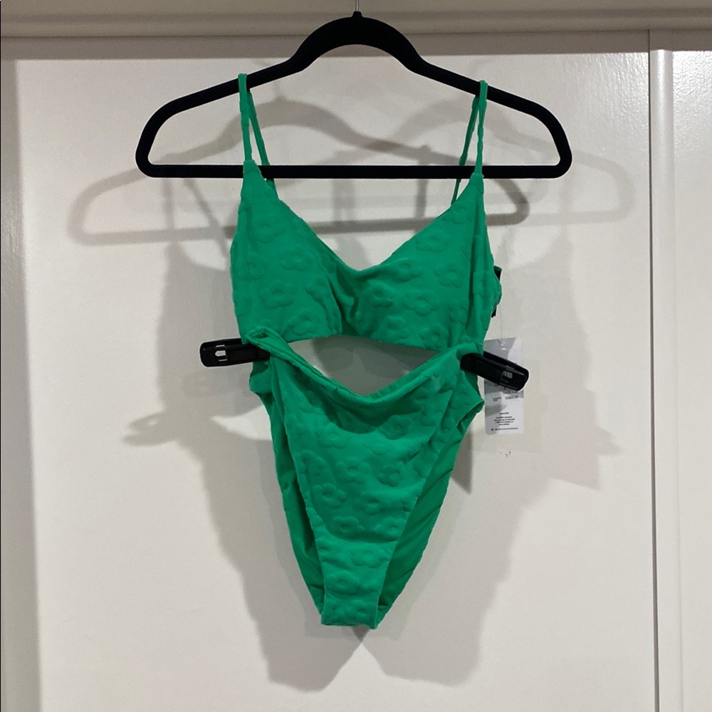Hurley Green Bikini with Adjustable Straps and Modern Cut